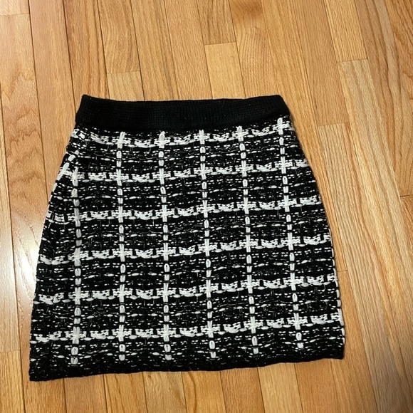 Nwt She + Sky Knitted Black and White Skirt Size Medium - Picture 6 of 6